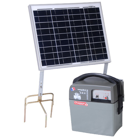 Pastor electrico solar Master 50 almacena la energía solar en la batería.